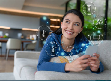 immagine di una ragazza con smartphone in mano